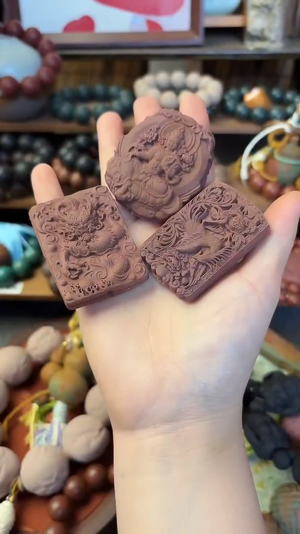 泥塑降真香牌三个一起