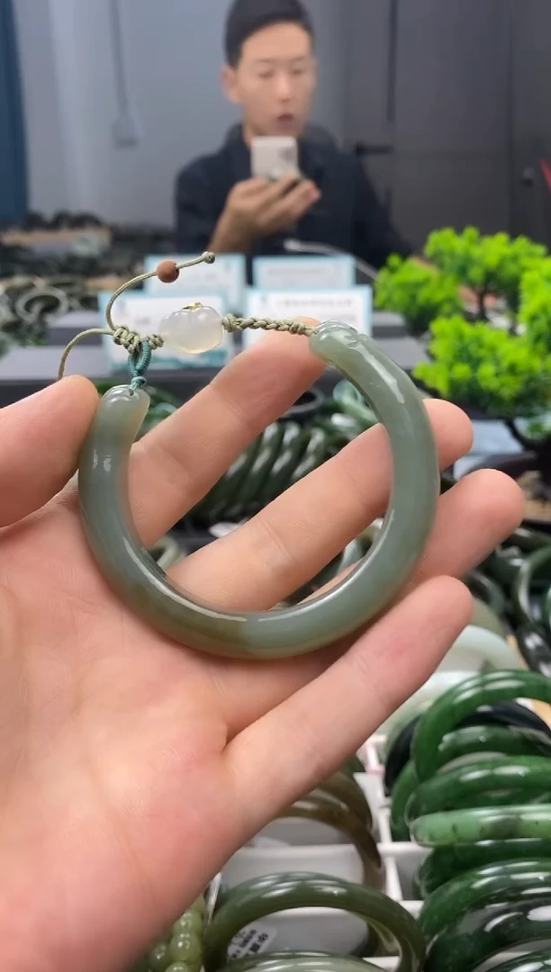 未镶嵌手镯和田玉53.4