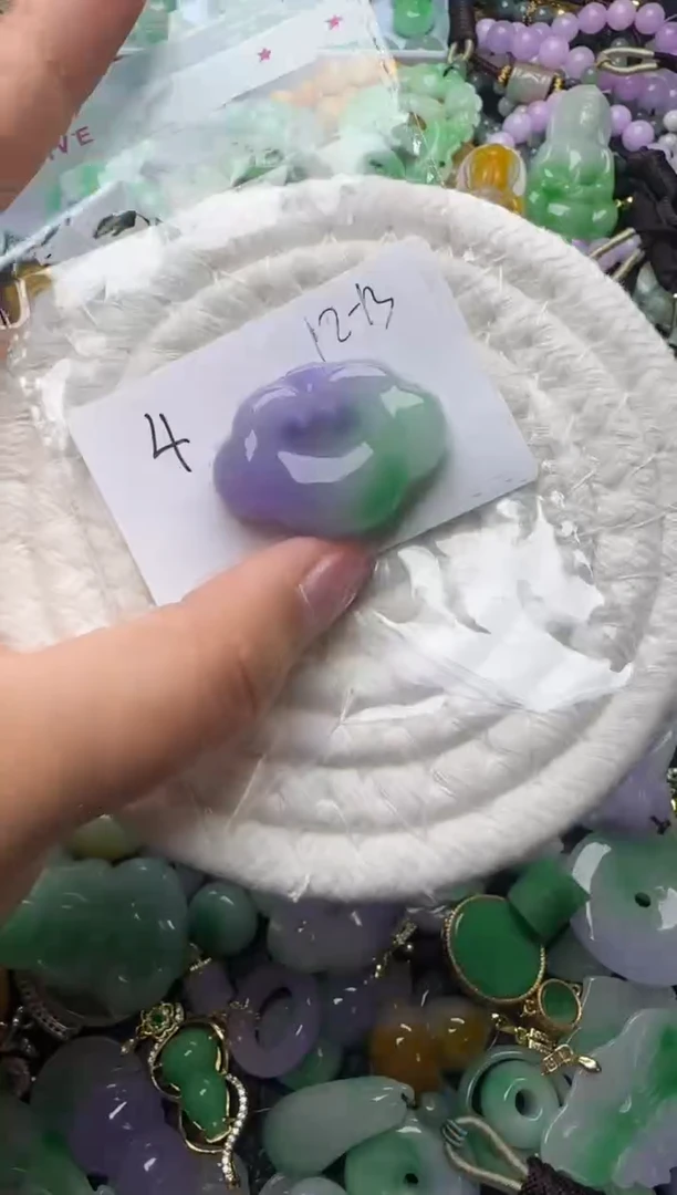 颈饰未镶嵌翡翠天然缅甸翡翠吊坠