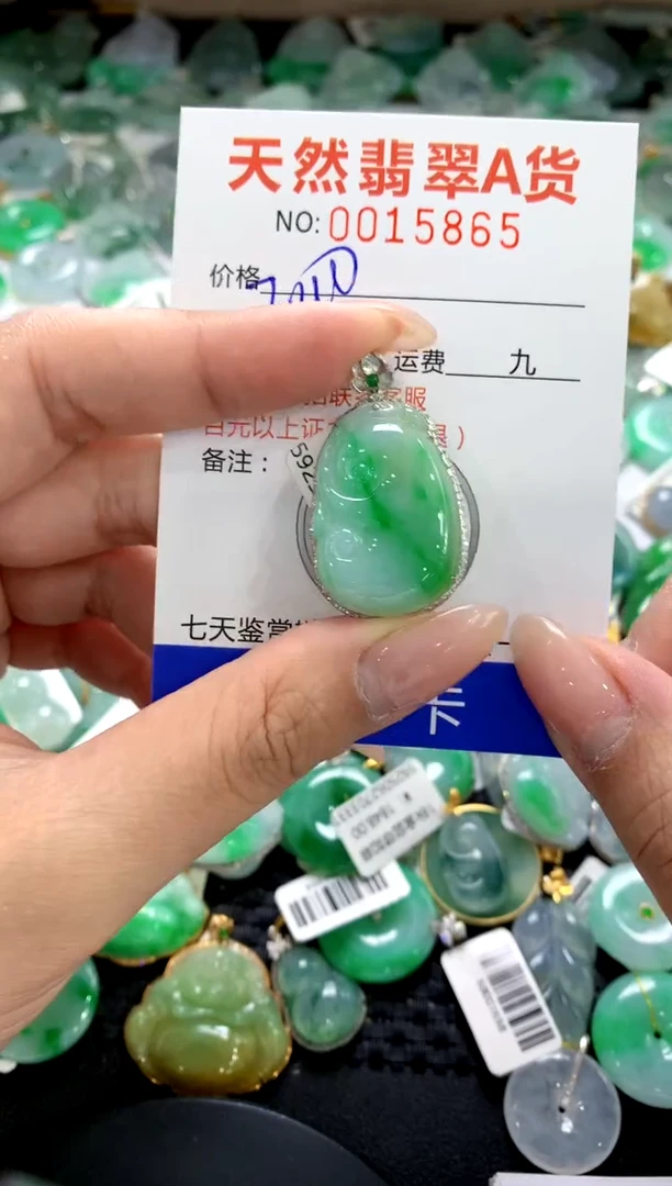 颈饰18K金镶嵌翡翠1111111111111111