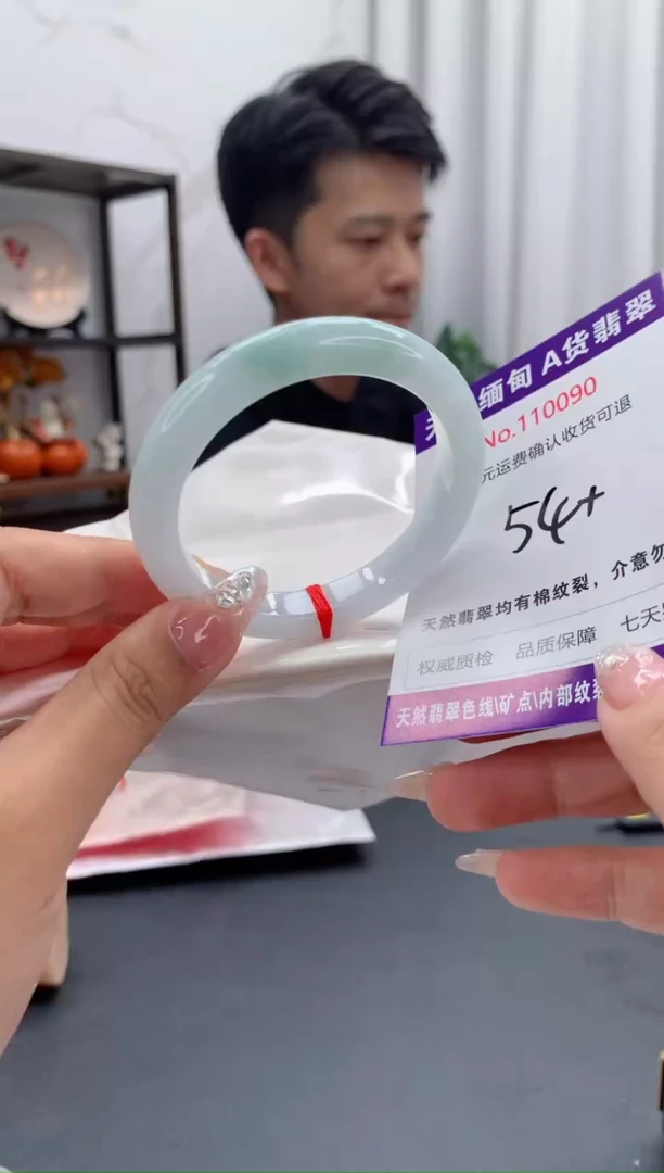 未镶嵌手镯翡翠有纹，完美者勿拍