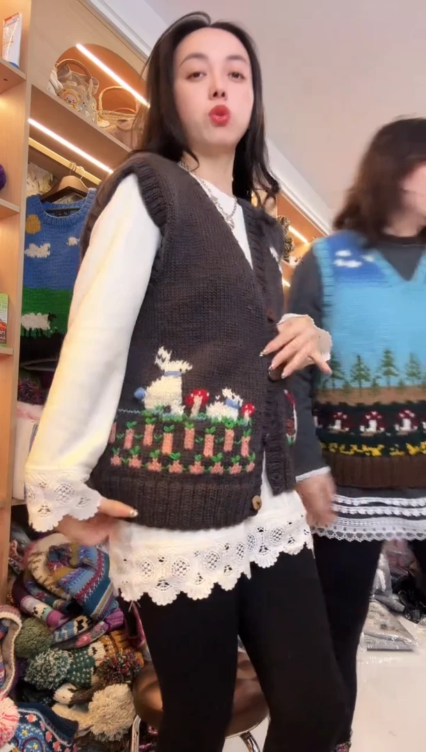 羊毛深灰色兔子蘑菇屋马甲