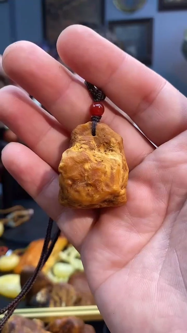 琥珀颈饰未镶嵌吊坠