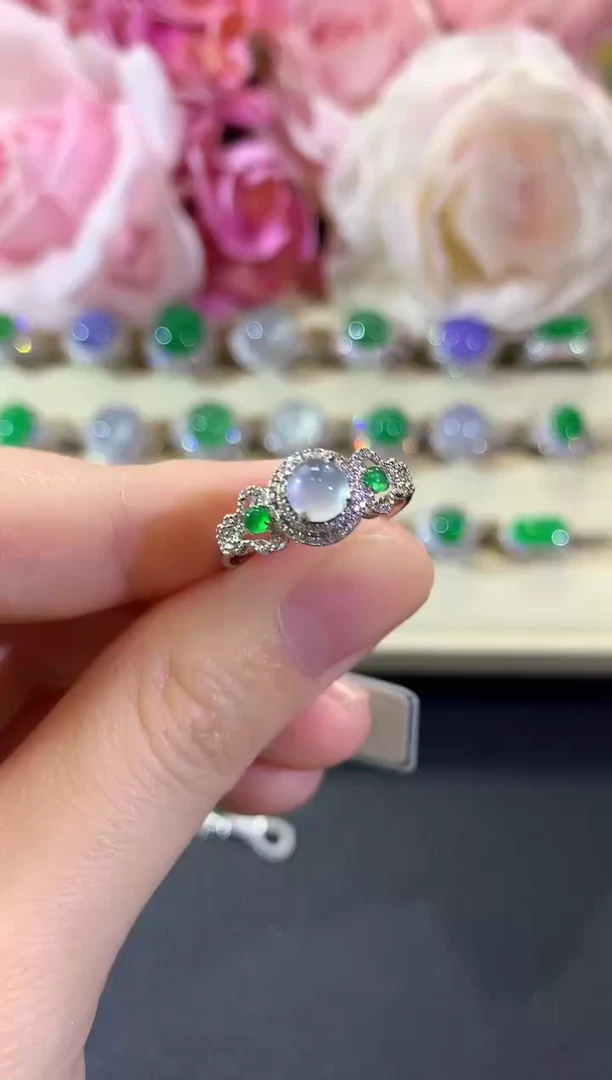 18K金镶嵌戒指翡翠冬日珠宝E16