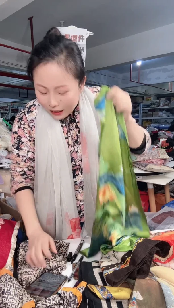 棉麻17秋冬保暖新款方巾时尚百搭围巾丝巾高级大气洋气围脖披肩