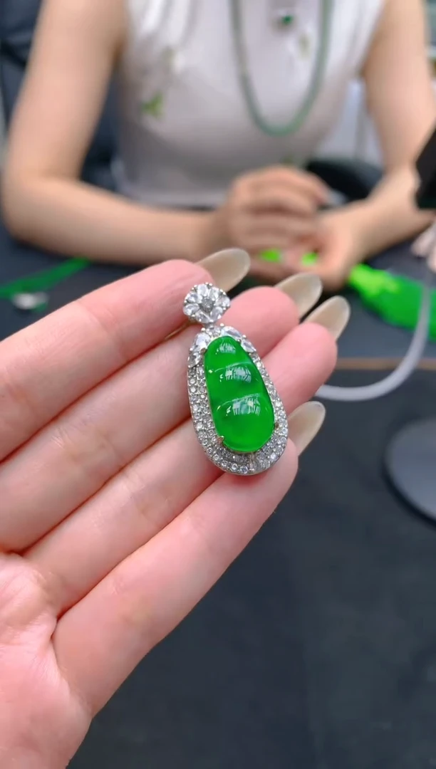 翡翠未镶嵌颈饰天然A货翡翠