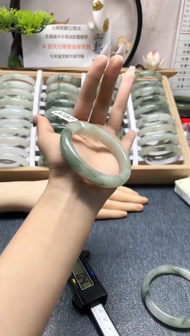 未镶嵌手镯石英质玉3737