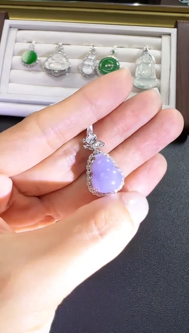 颈饰18K金镶嵌翡翠KBSZ1212-043