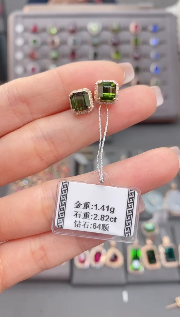 18K金镶嵌耳饰碧玺2.82  配钻