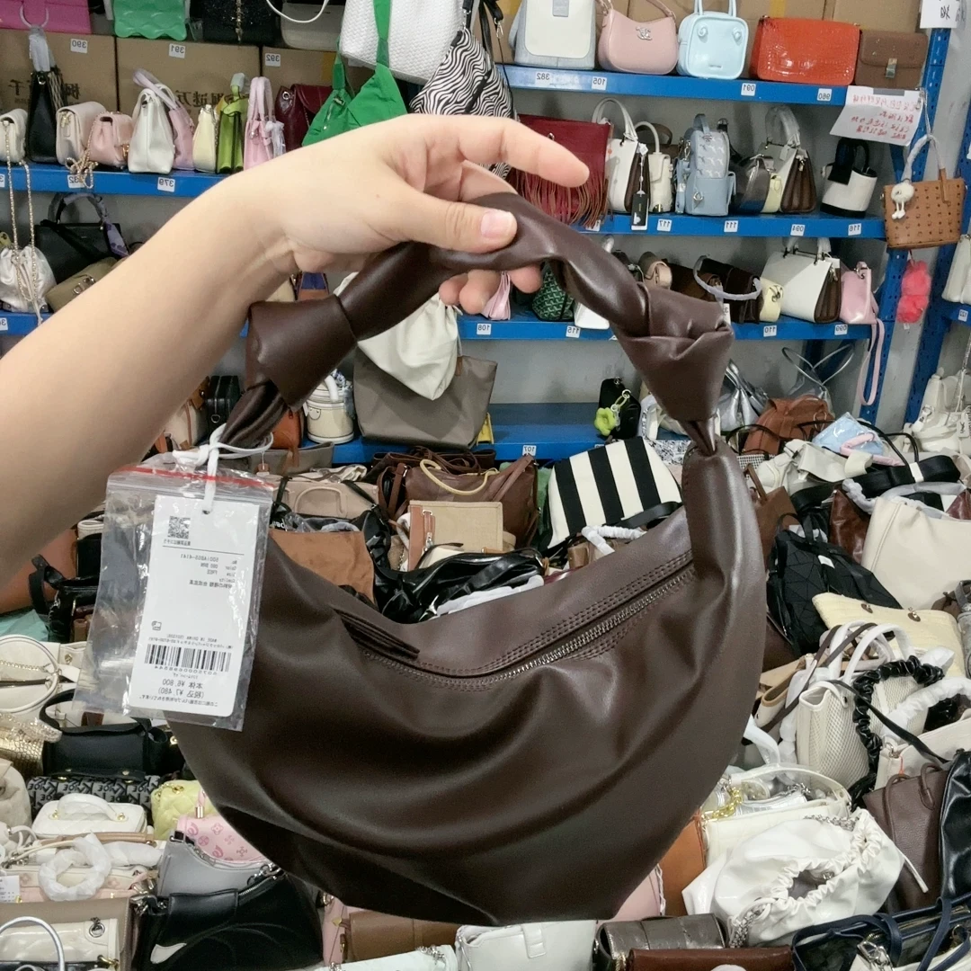 斜挎包斜挎时尚单根百搭斜跨包饺子包拉链防盗简约风