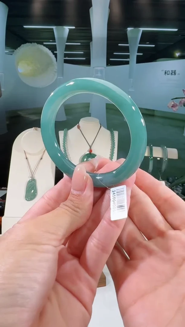 翡翠手镯未镶嵌52圈