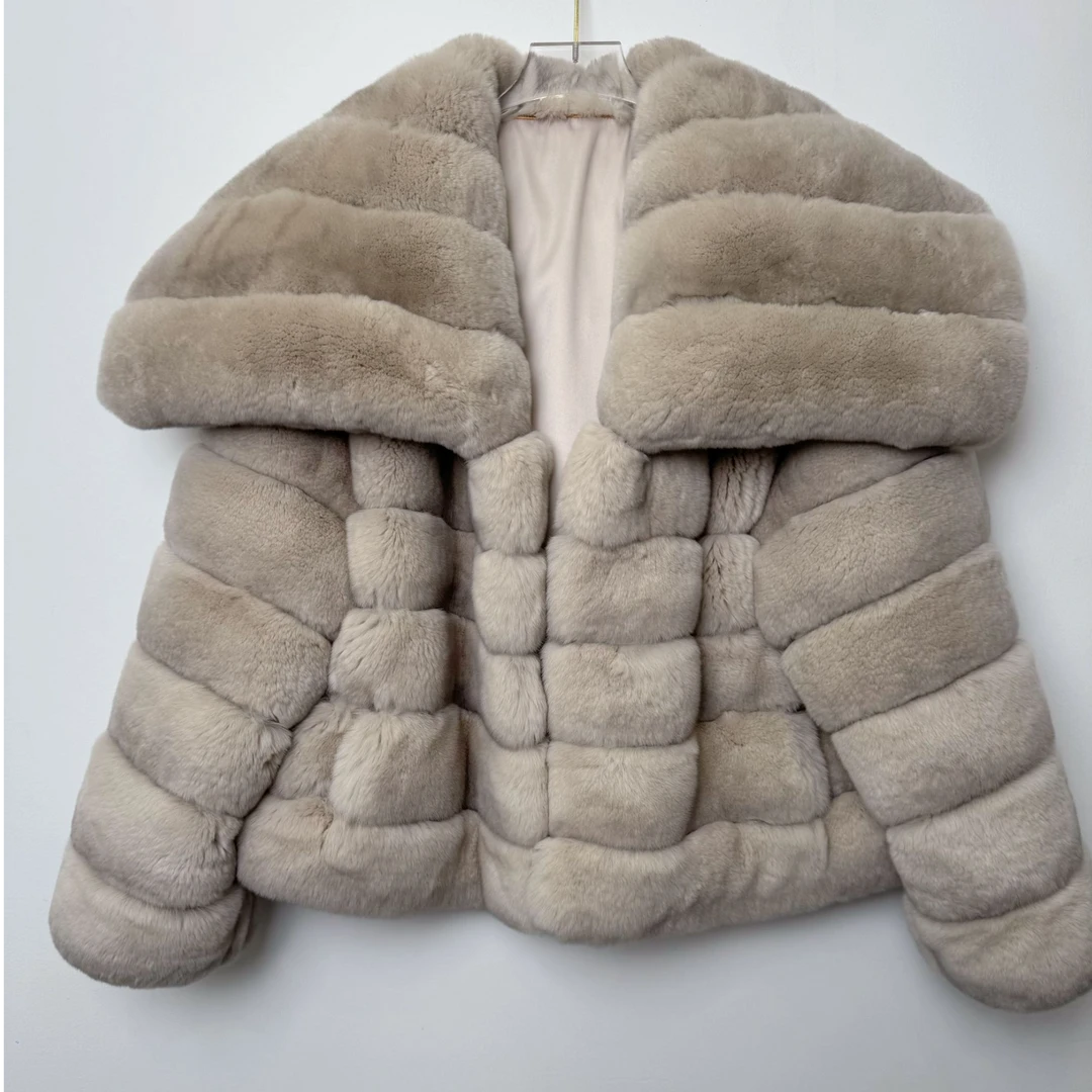 天使之翼2025新款灰色青紫蓝兔大翻领时尚皮外套