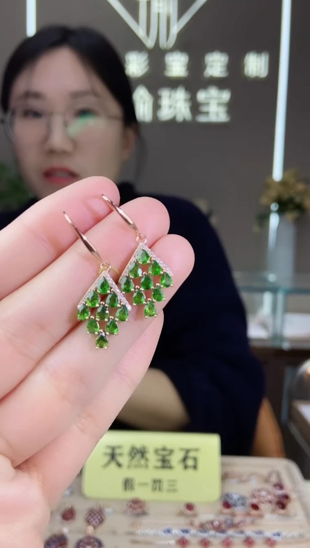 【闪购商品】透辉石耳饰银S925镶嵌耳饰
