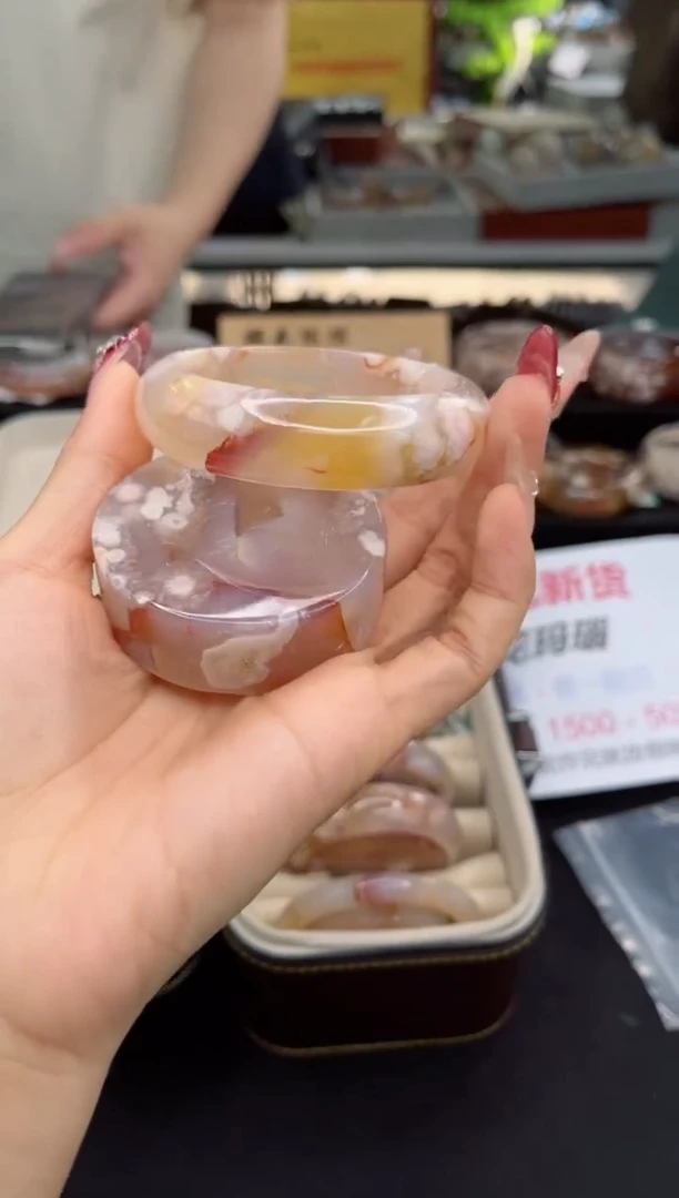 【闪购商品】石英质玉手镯未镶嵌57圈口（赠品镯心）3600094
