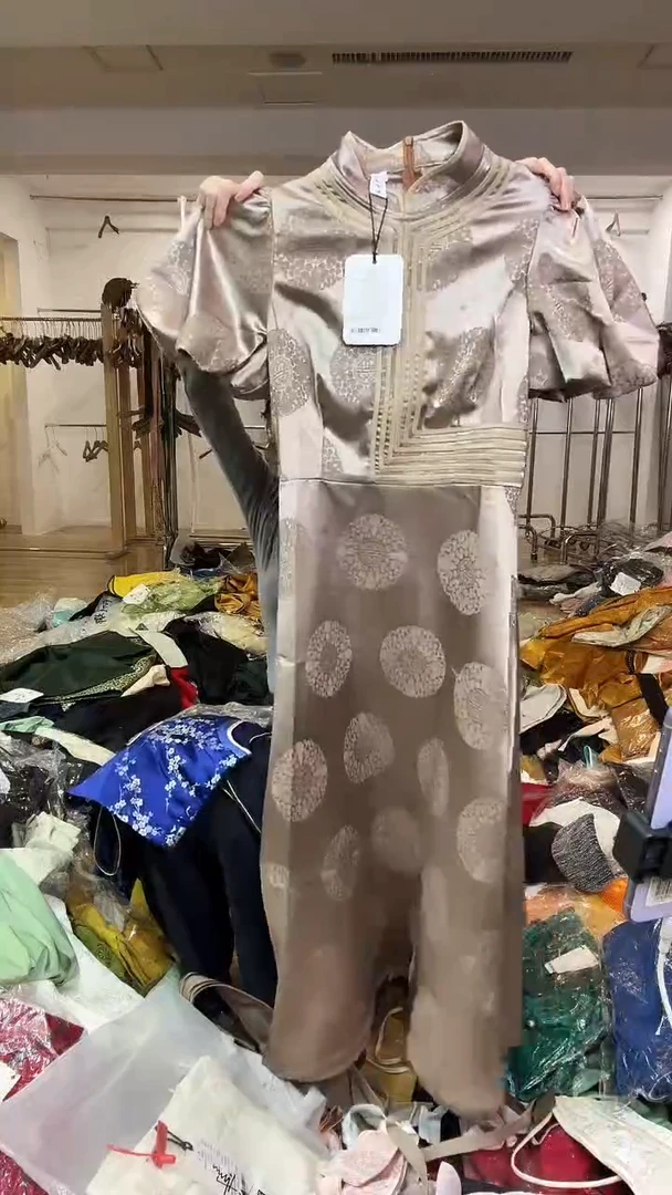 连衣裙       M码       80-110斤