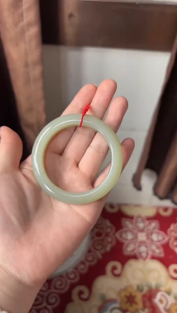 【闪购商品】和田玉手镯未镶嵌且末微色差近矿53+