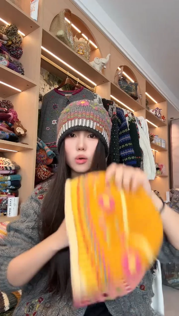 美丽如灰色卷边帽