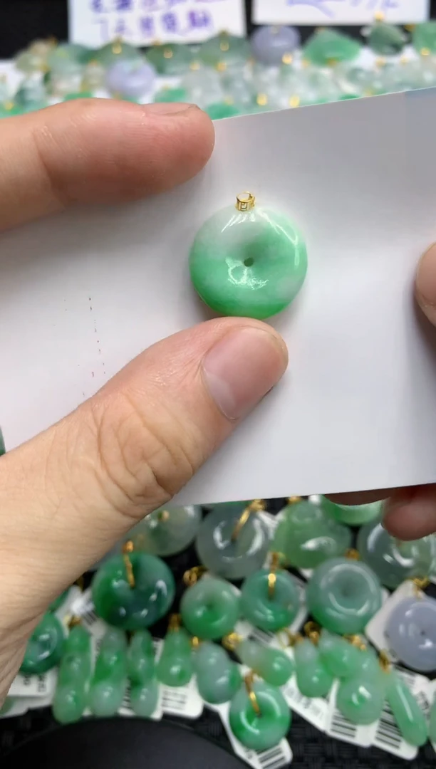 翡翠18K金镶嵌颈饰11111111