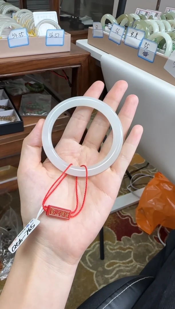 未镶嵌手镯和田玉56