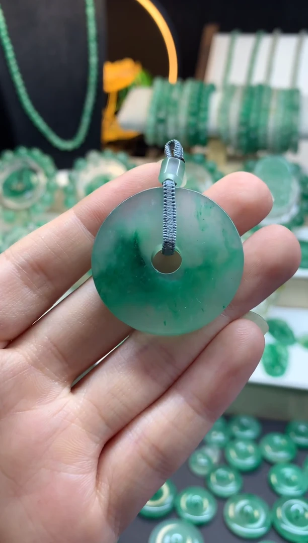 吊坠(不含链)未镶嵌石英质玉（非洲翠）仿古平安扣