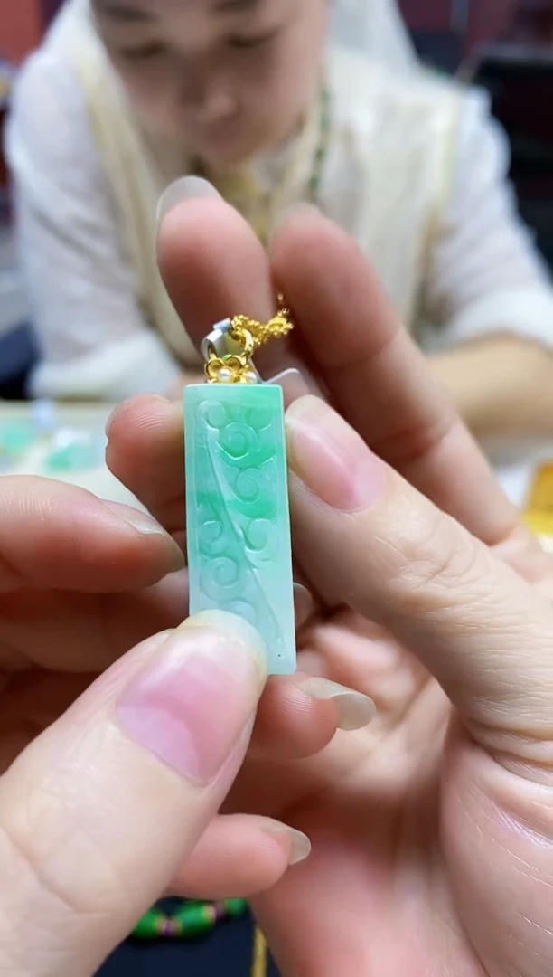 颈饰未镶嵌翡翠吊坠