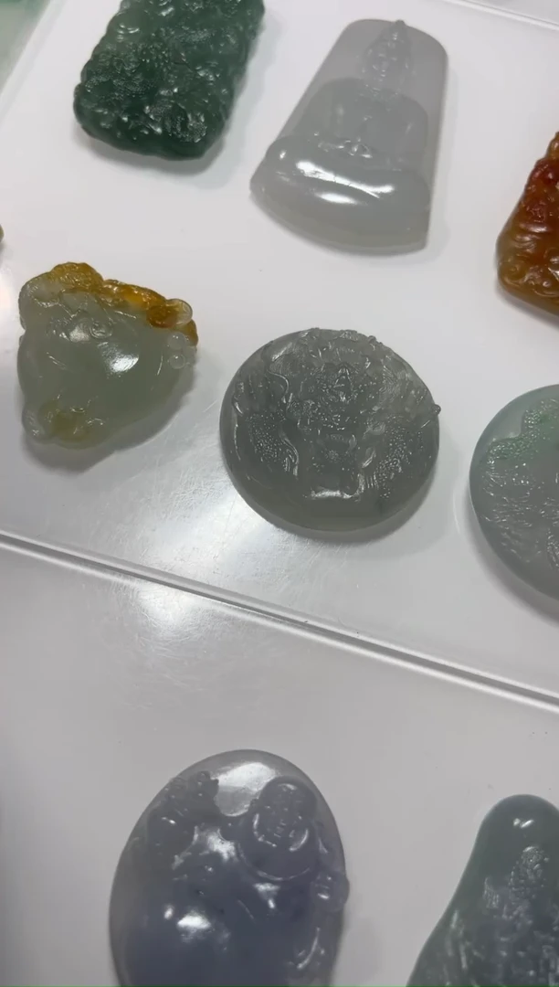 未镶嵌定制翡翠龙牌