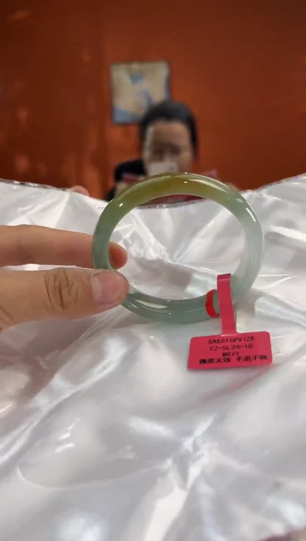 未镶嵌手镯翡翠翡翠手镯 52