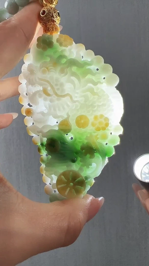 颈饰未镶嵌翡翠龙