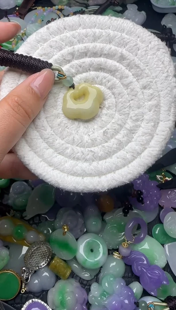 颈饰未镶嵌翡翠缅甸翡翠吊坠