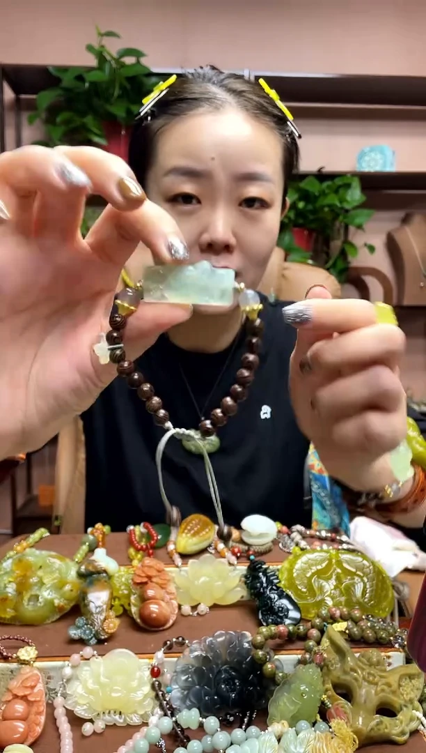 未镶嵌岫玉颈饰·1