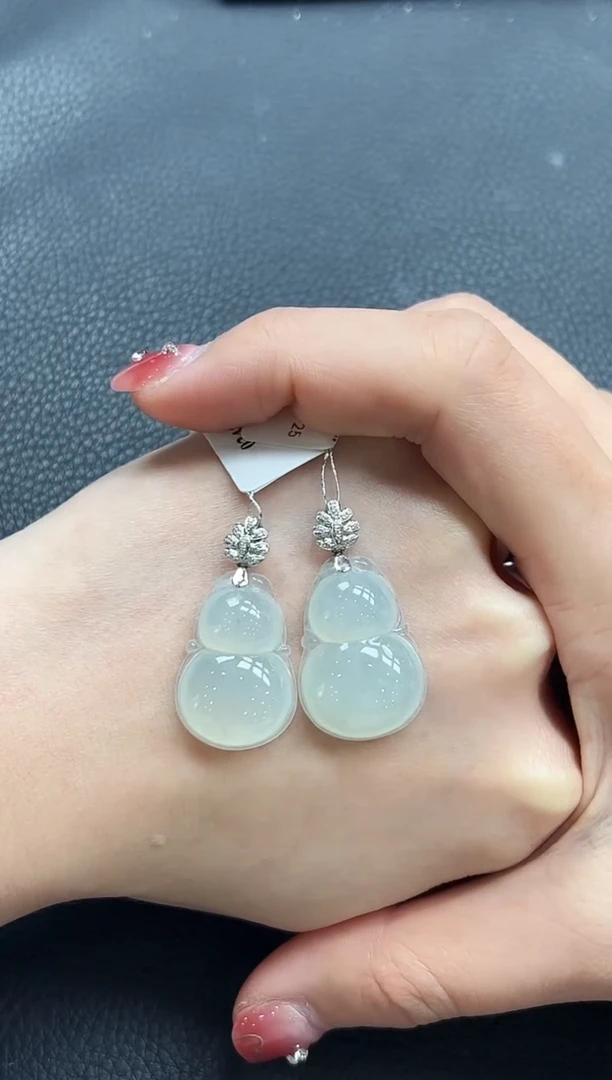 【闪购商品】翡翠颈饰18K金镶嵌葫芦多样性发1件