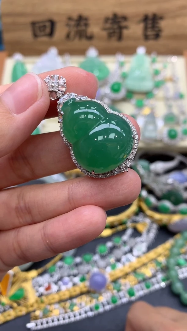 翡翠18K金镶嵌颈饰650-中国好珍宝