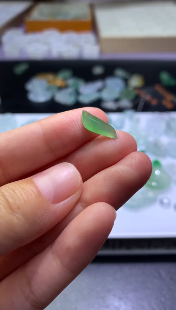 未镶嵌定制翡翠毛货