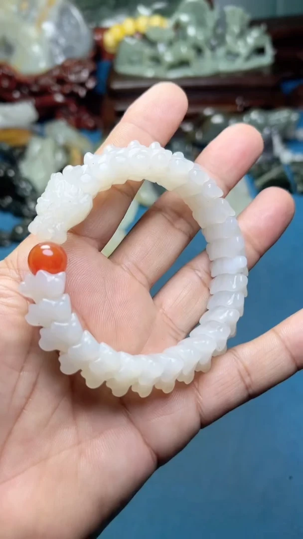 和田玉未镶嵌把件-