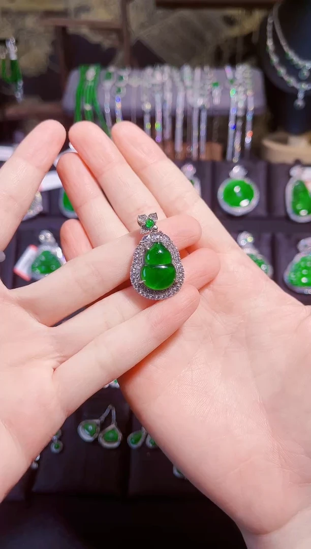 【闪购商品】翡翠颈饰银S925镶嵌葫芦吊坠