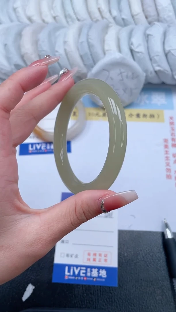 【闪购商品】石英质玉手镯未镶嵌T201-59.3