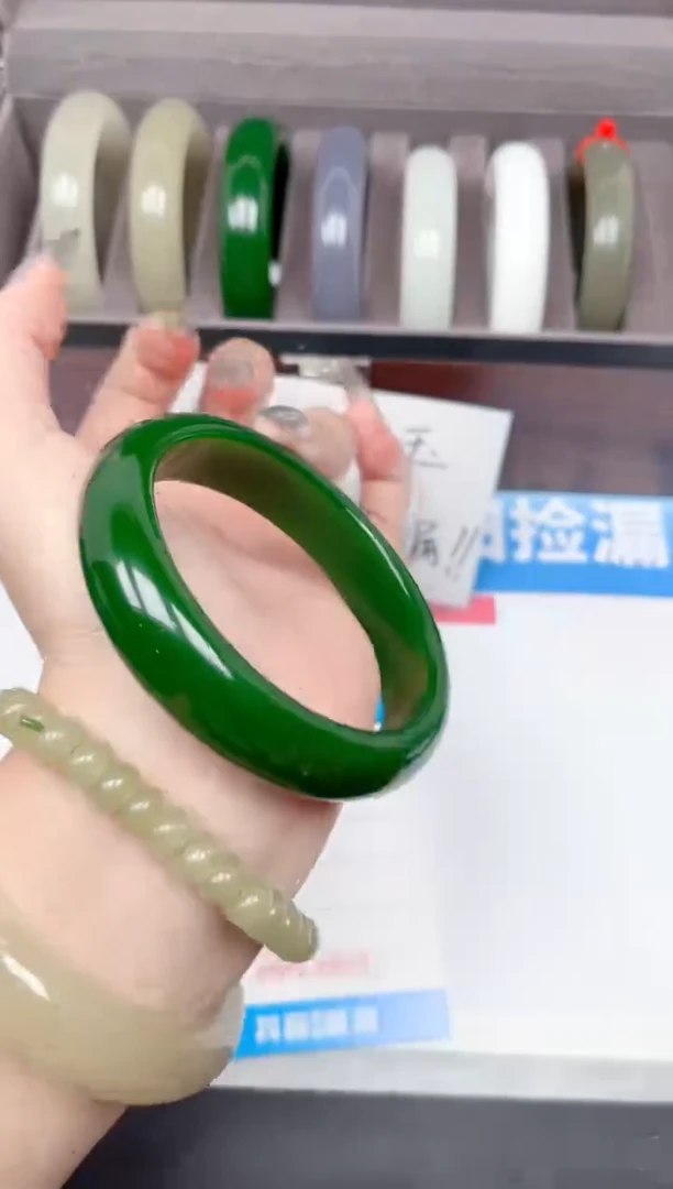 未镶嵌手镯和田玉69-菠菜60