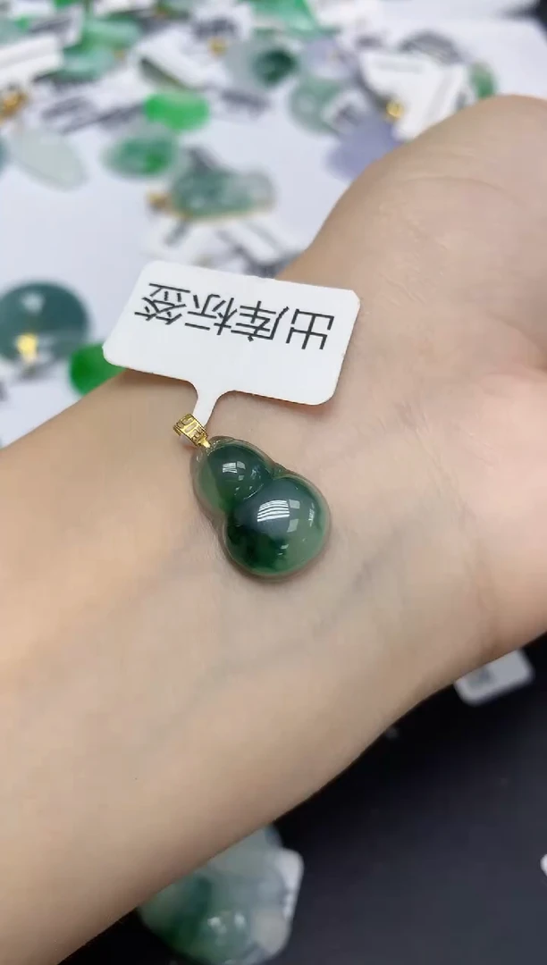 翡翠18K金镶嵌颈饰天然缅甸翡翠A货