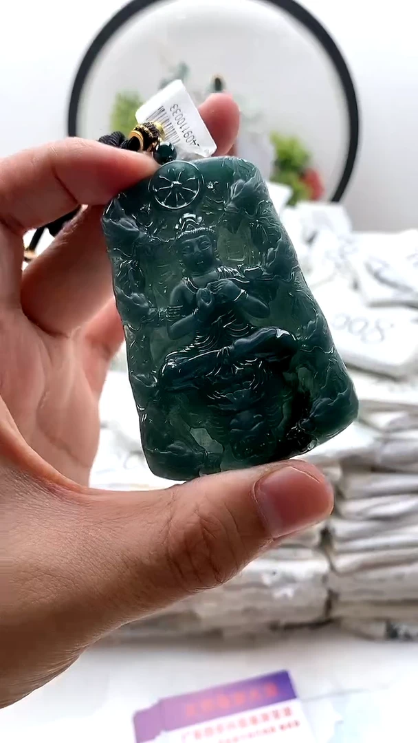 翡翠未镶嵌颈饰大势至