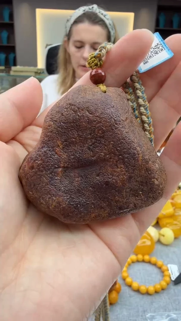 琥珀颈饰未镶嵌145秒拍号 假一罚三