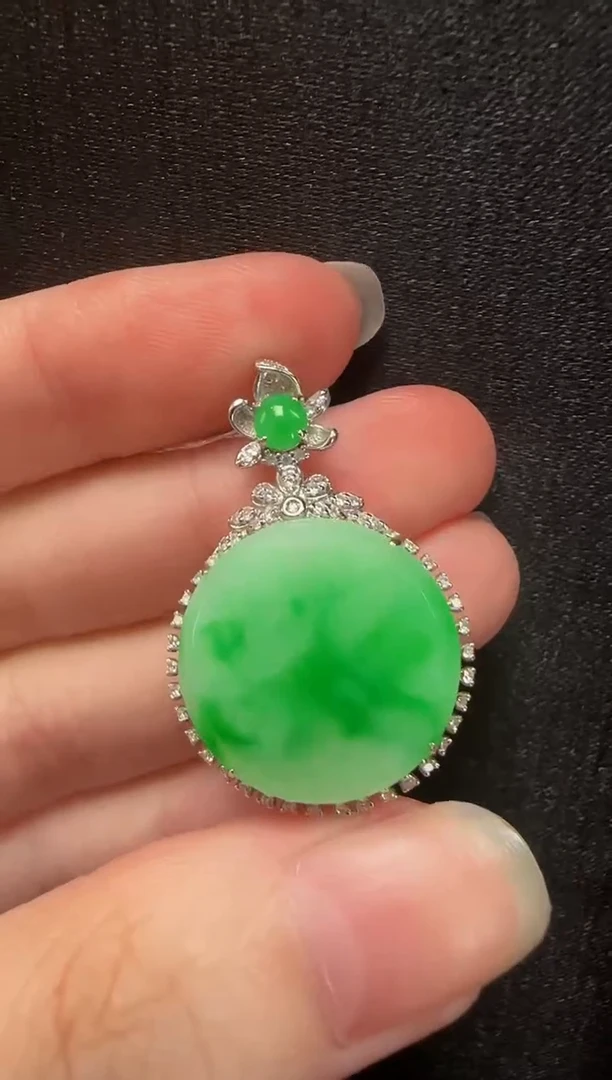 颈饰18K金镶嵌翡翠026无事牌一个