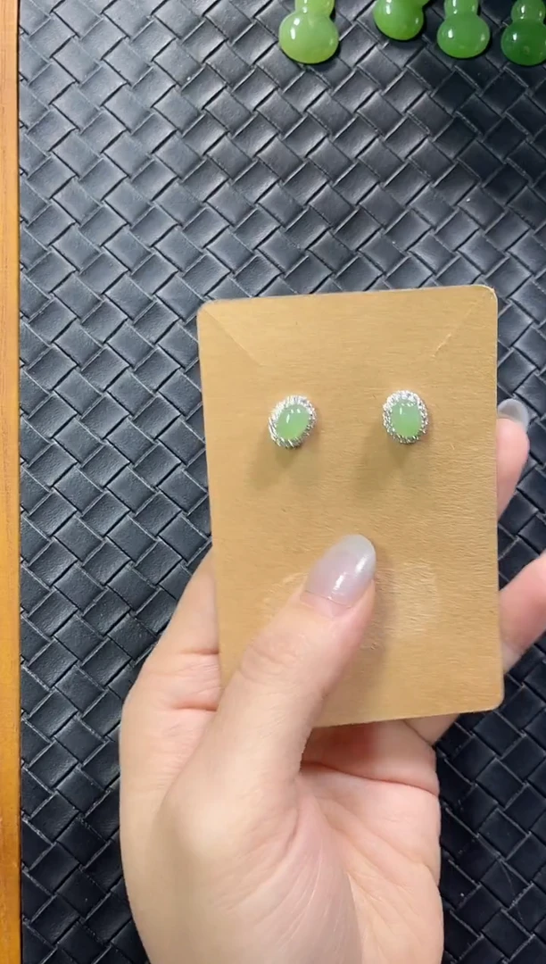 颈饰银S925镶嵌和田玉（碧玉）苹果绿耳钉椭圆款多样性发一