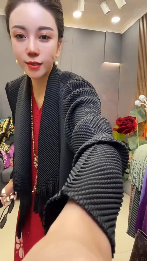 聚酯纤维（涤纶）黑色 流苏西服