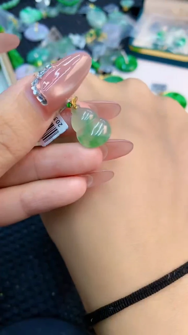 翡翠18K金镶嵌吊坠(不含链)1