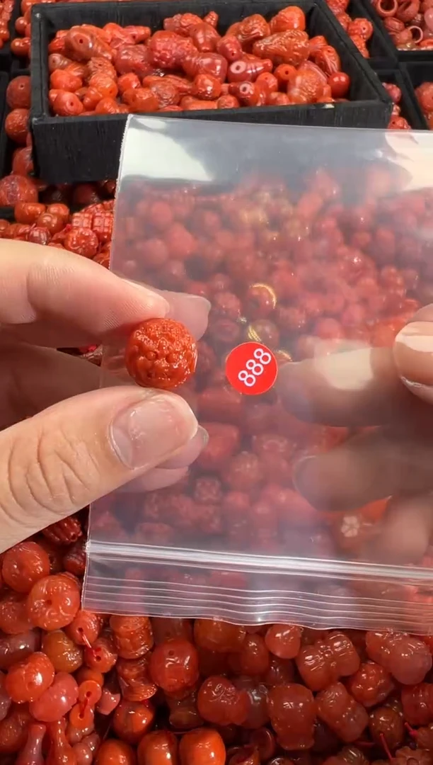 南红玛瑙未镶嵌颈饰1