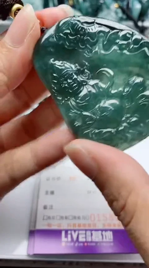 翡翠未镶嵌颈饰