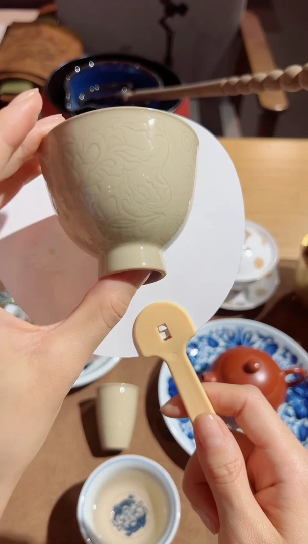 双凤穿莲鸡心杯的