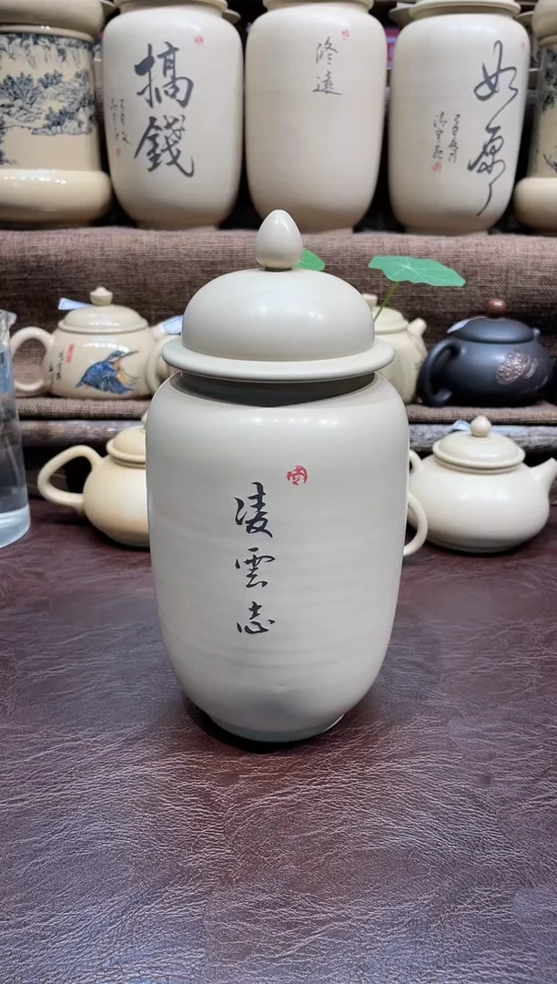 泥塑王宇白泥将军茶叶罐微瑕凌云志