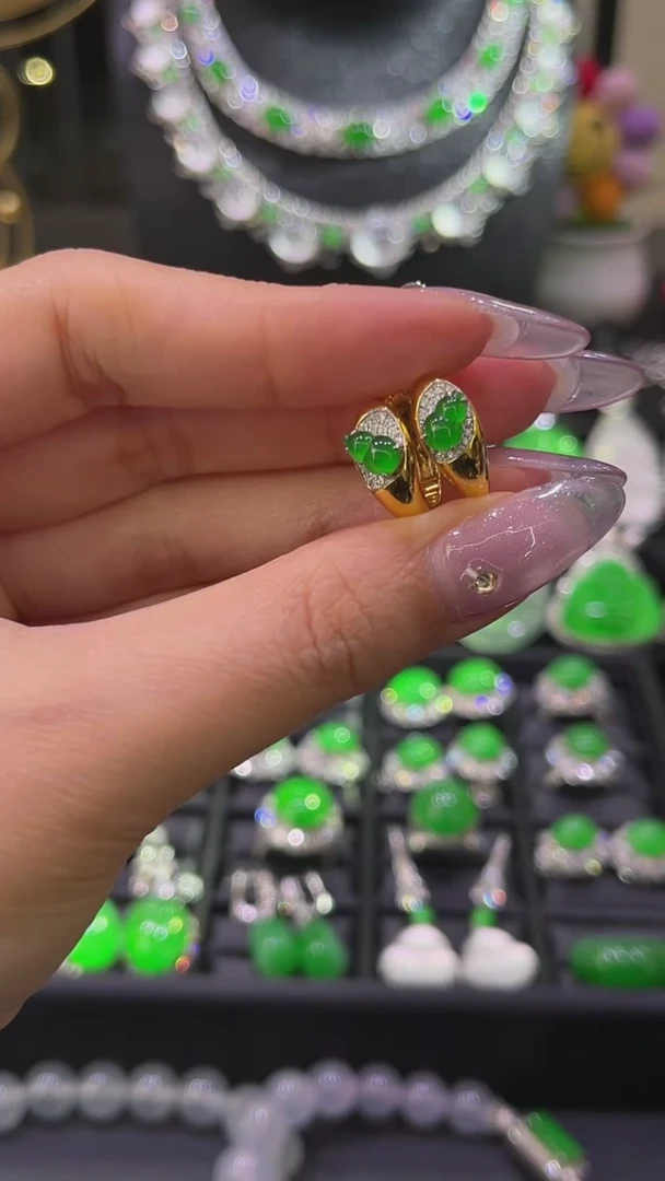 18K金镶嵌翡翠耳饰耳扣