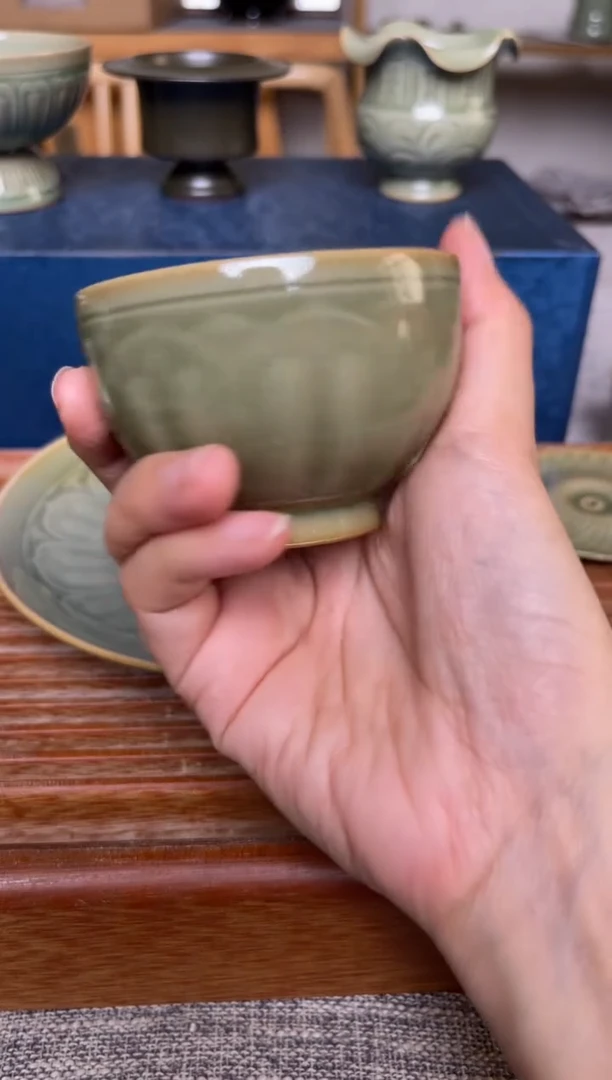 瓷器耀州窑橄榄绿禅定莲瓣杯